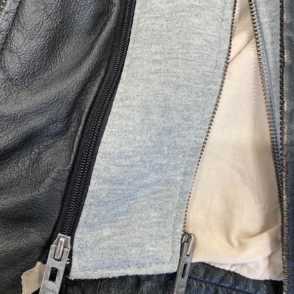 Genuine Leather jacket by Guess Jeans with detachable hoody. - Picture 4 of 4